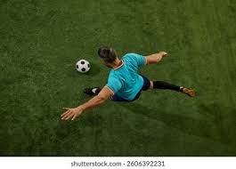 2届MVP+1冠+FMVP，史上最全面中锋，策应能力非常强。