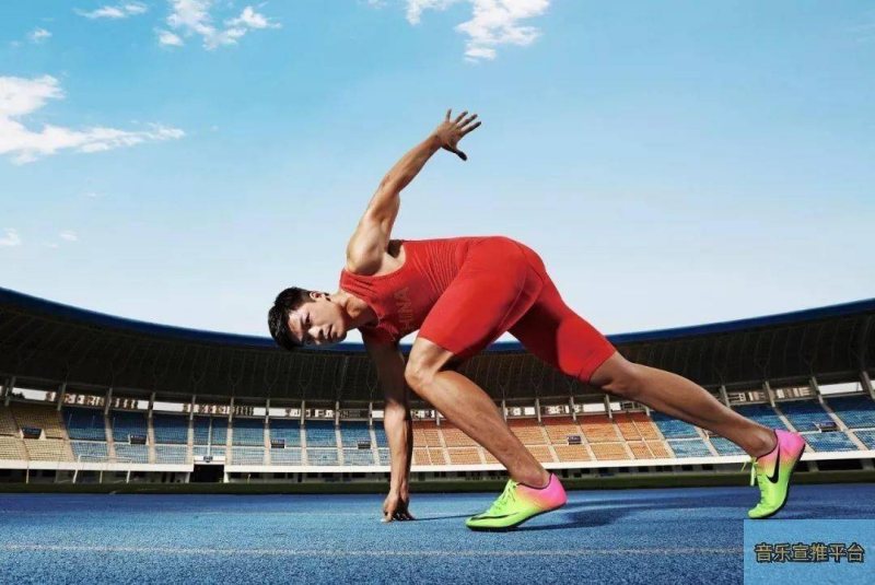 羽超联赛再现神仙球 36岁老将背后接杀秀翻全场 王昶成背景板